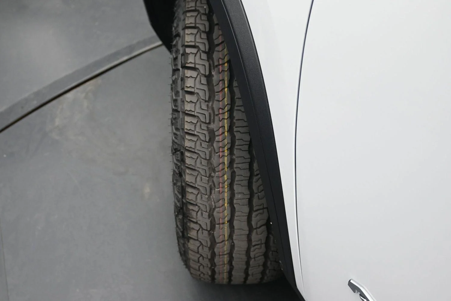2026 GMC Acadia AT4 - Photo 6