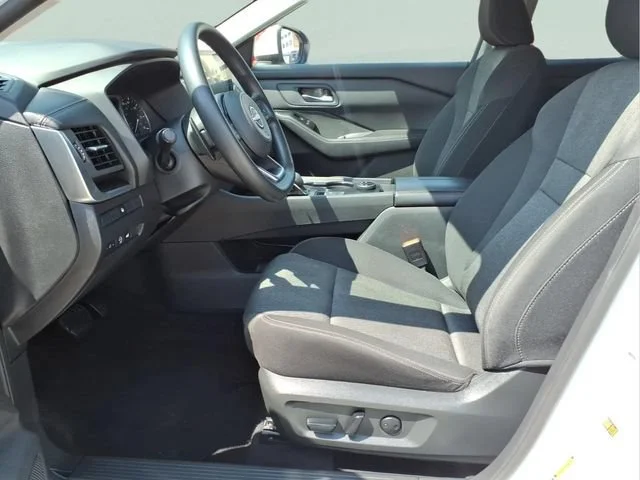 Used 2024  Nissan SV image 19