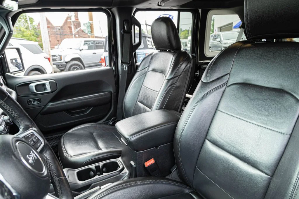Used 2020 Black Jeep Unlimited Sahara Altitude image 16
