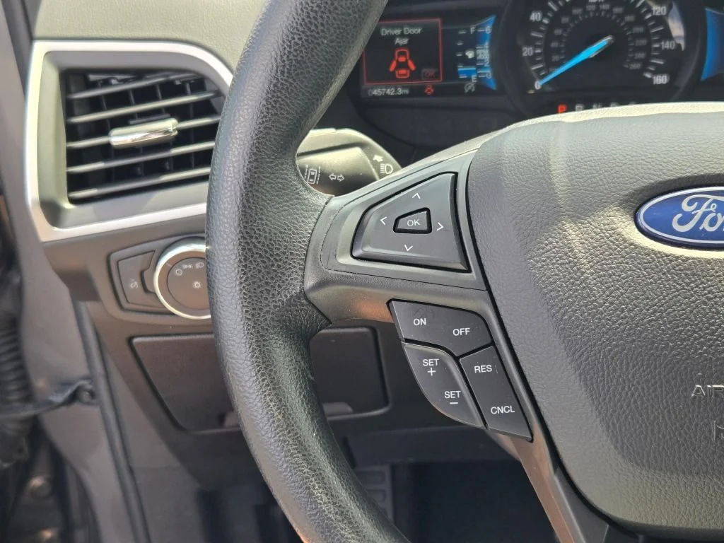 Used 2022 Gray Ford SE image 26