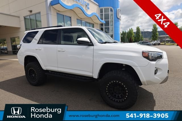 2020 Toyota 4Runner Off-Road 4WD V6's photo