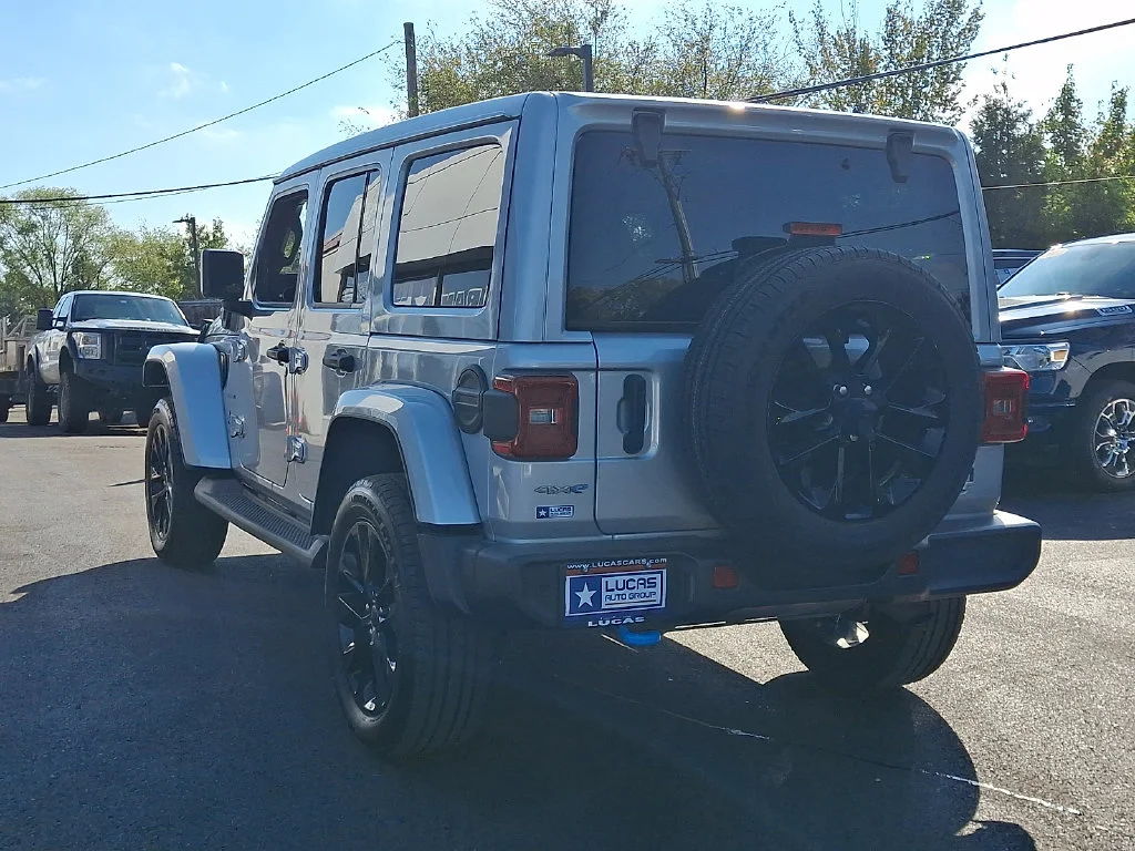 Used 2024 Silver Jeep Sahara 4xe image 9