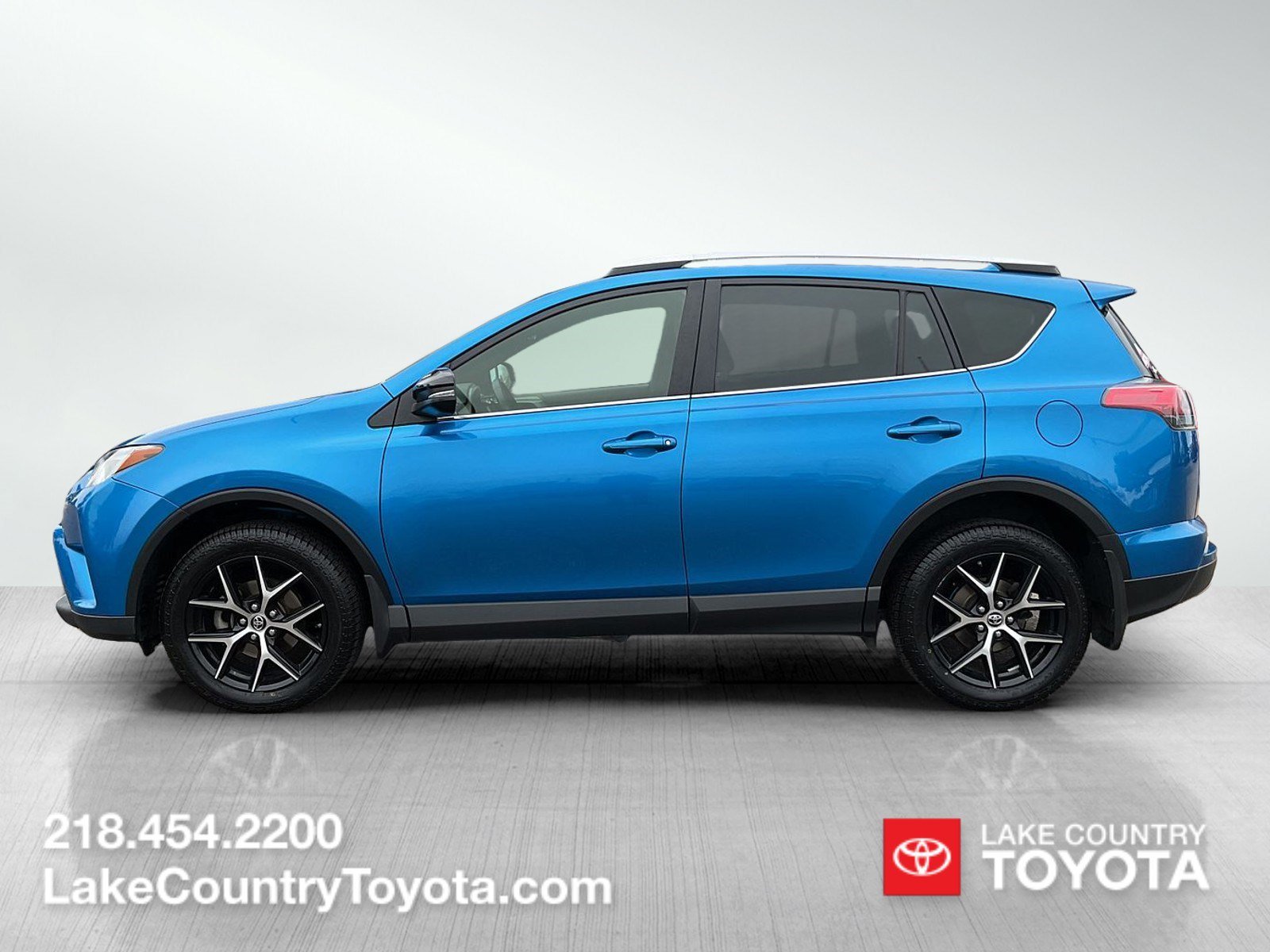 Used 2016 Electric Storm Blue Toyota SE image 2