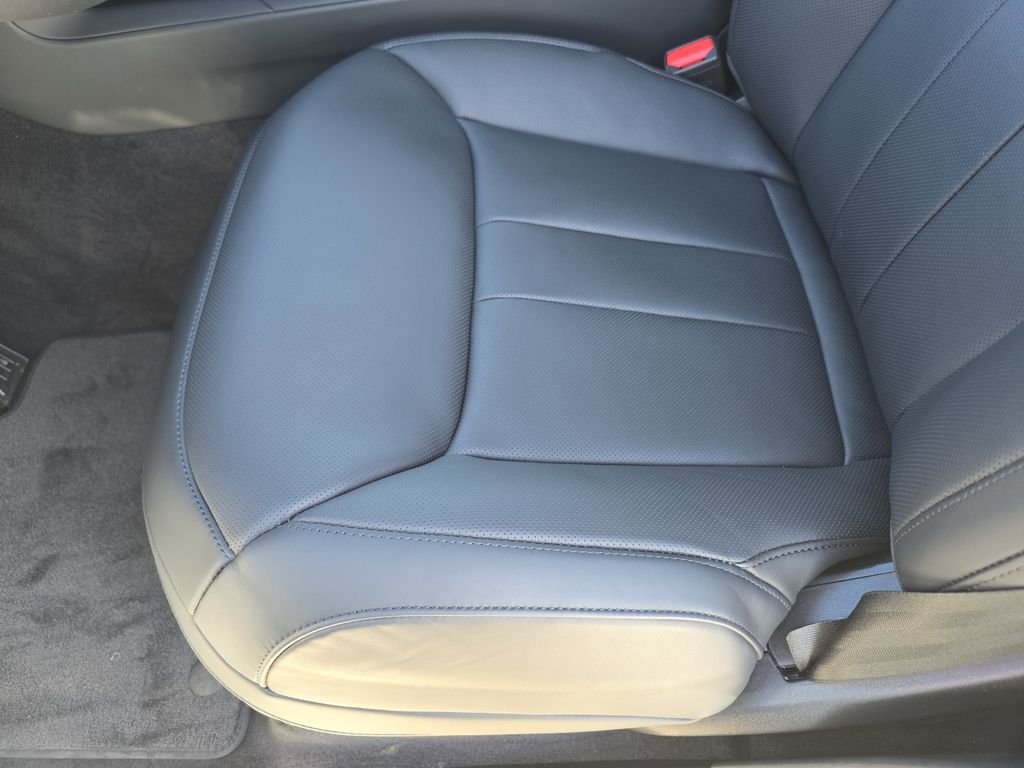 New 2026 Fuji White Land Rover Dynamic SE image 30
