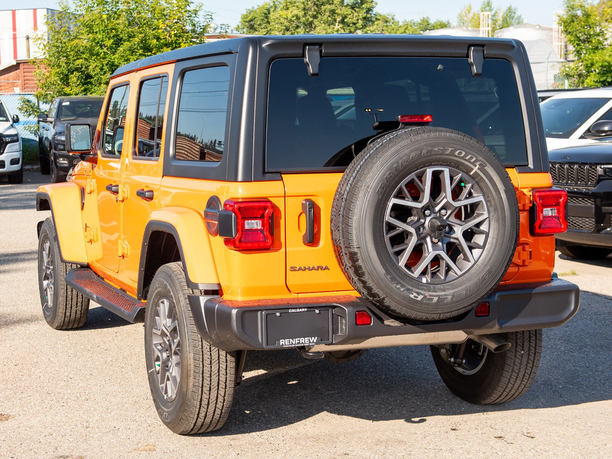 Used 2025 joose Jeep Sahara* 4 Door 4x4, Heated Seats/Wheel, Remote Start image 3
