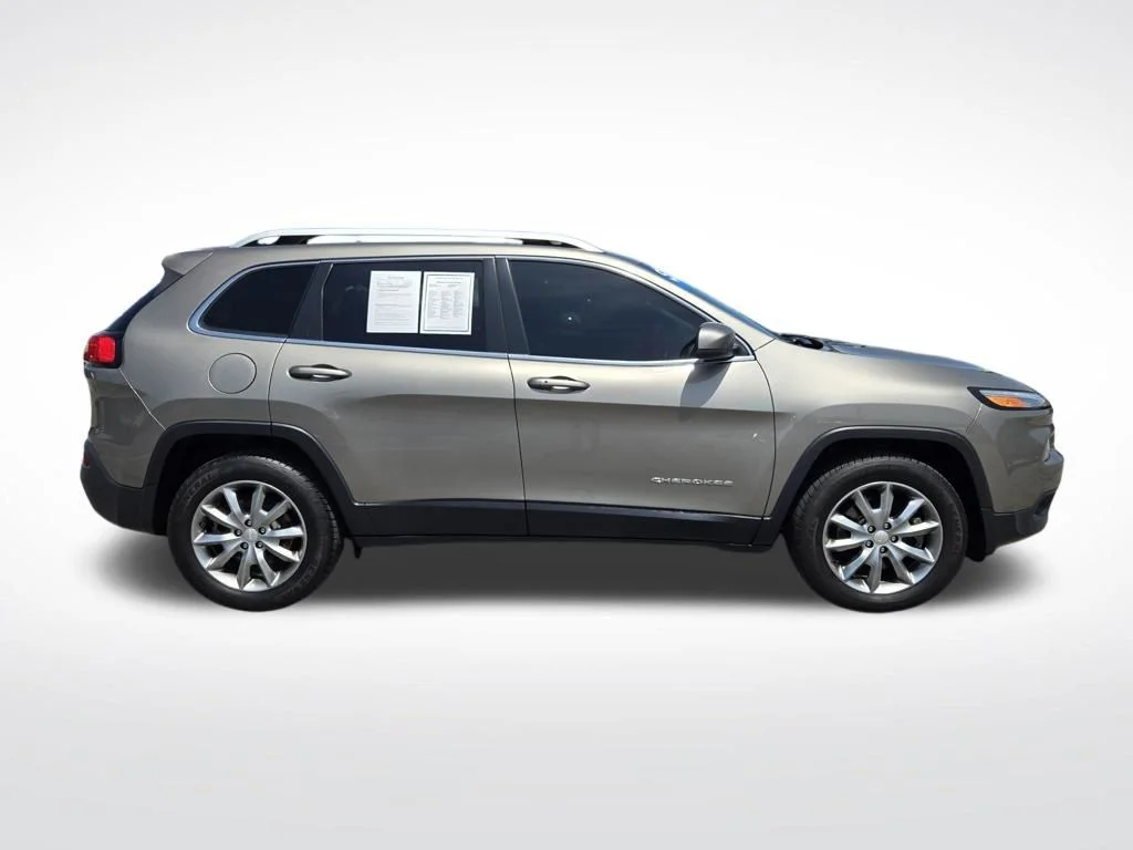 Used 2018 Beige Jeep Limited image 2