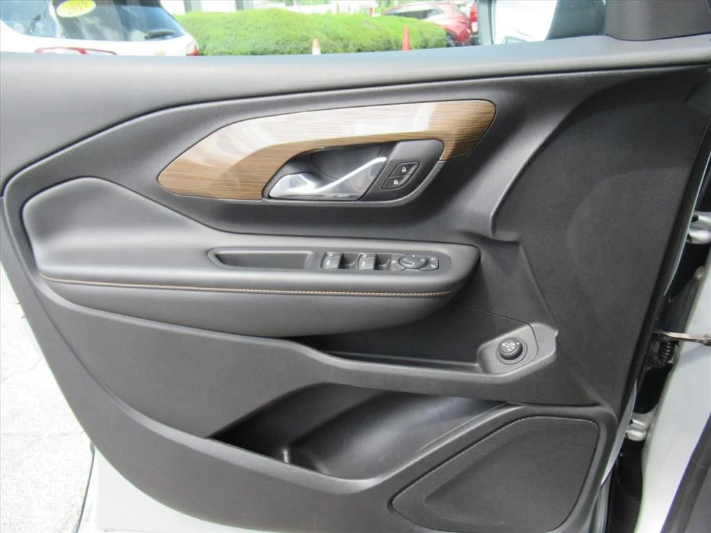 Used 2018 Silver GMC SLE image 18