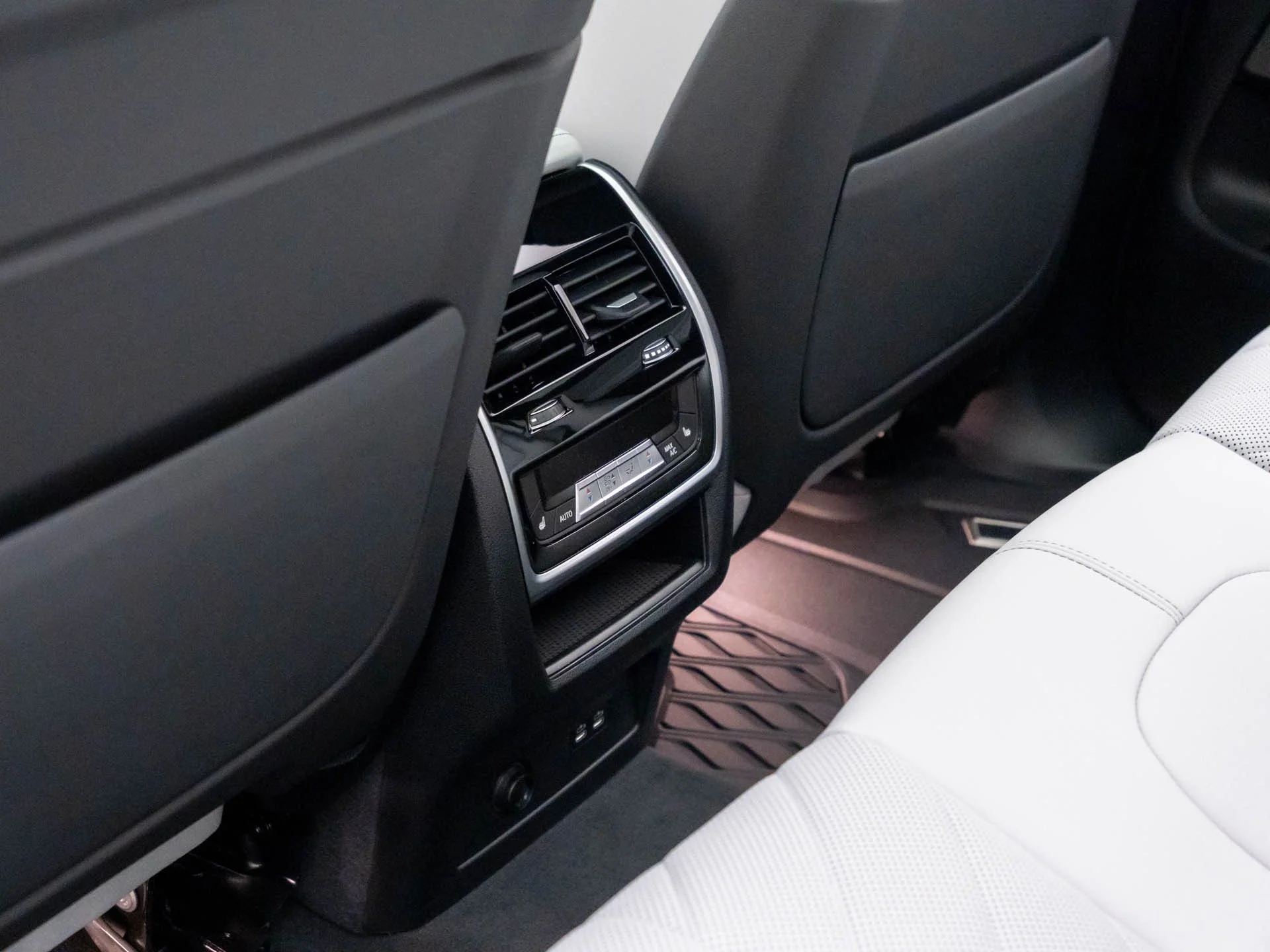 New 2026 Gray BMW xDrive40i image 16
