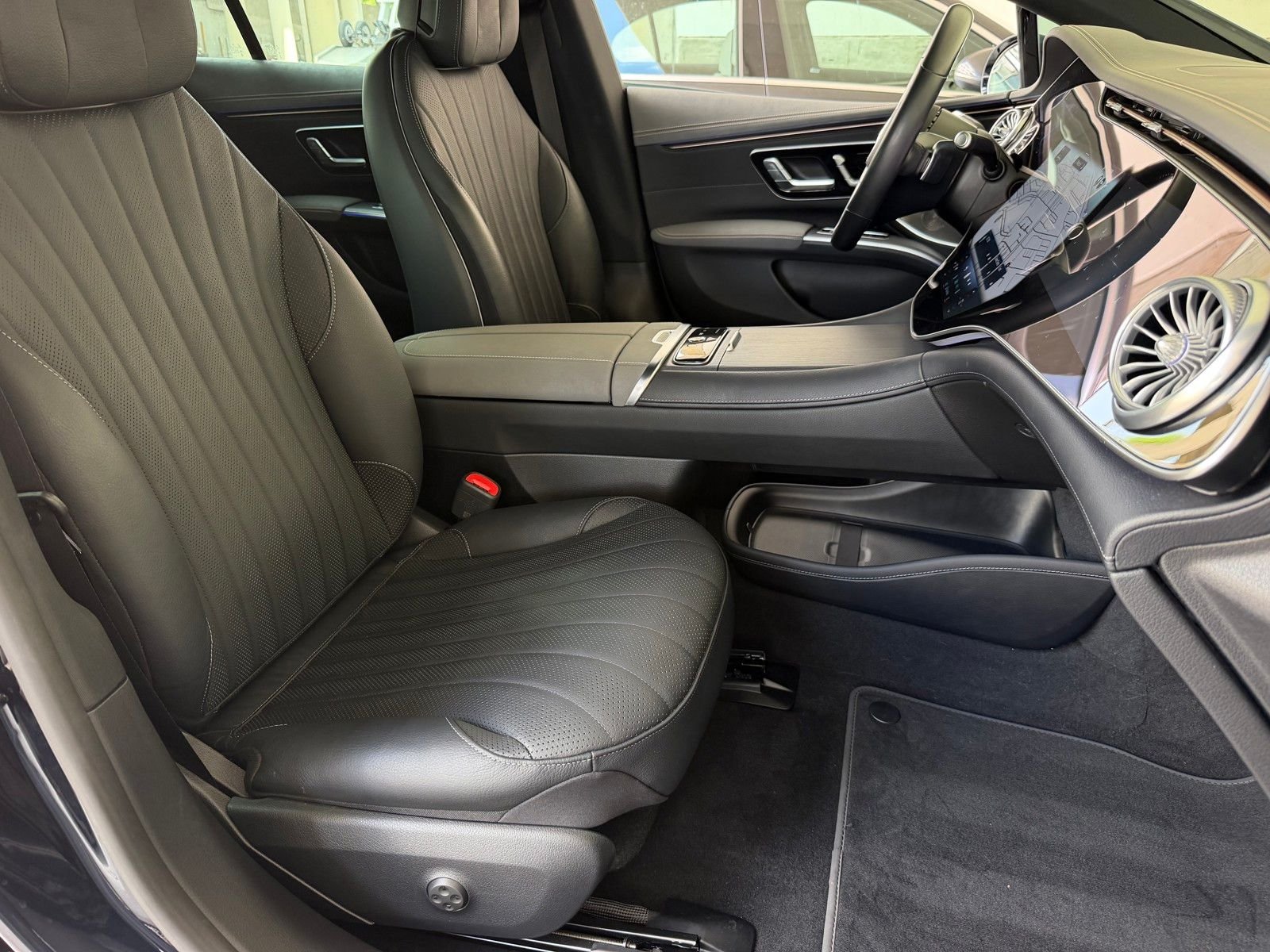 Certified Used 2023 Blue Mercedes-Benz 580 image 19