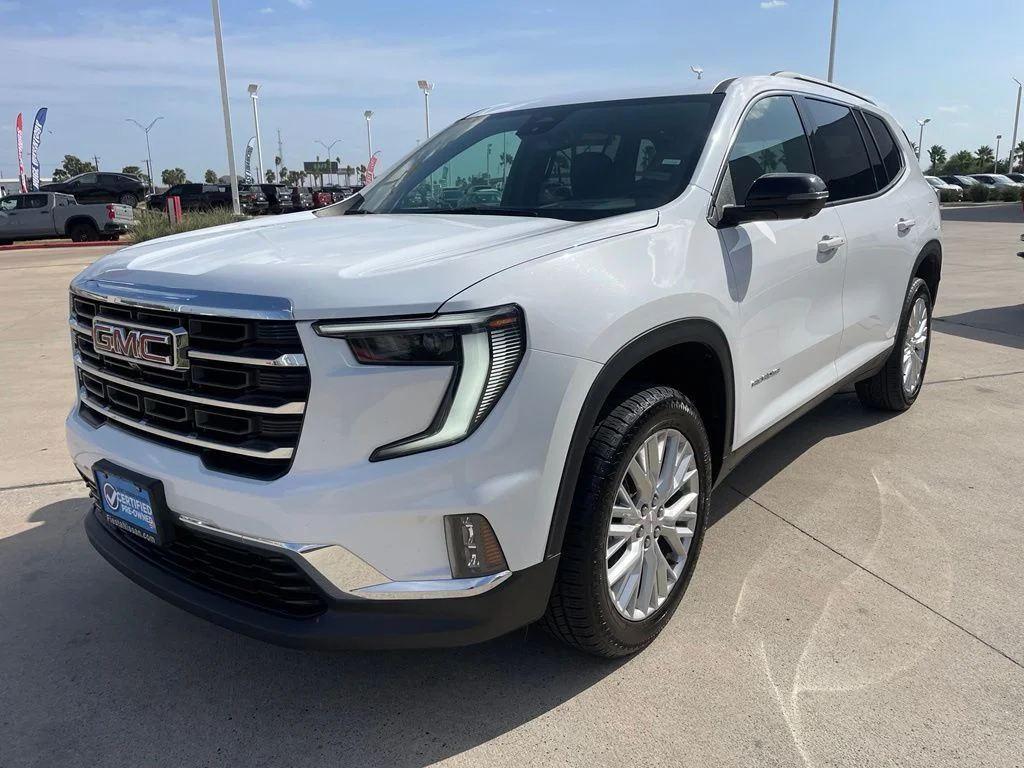 Used 2024 White GMC Elevation image 3