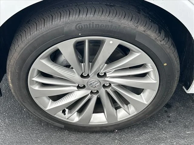 Used 2026 White Buick Avenir image 37