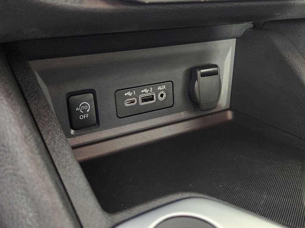 Certified Used 2025 White Nissan SR image 29