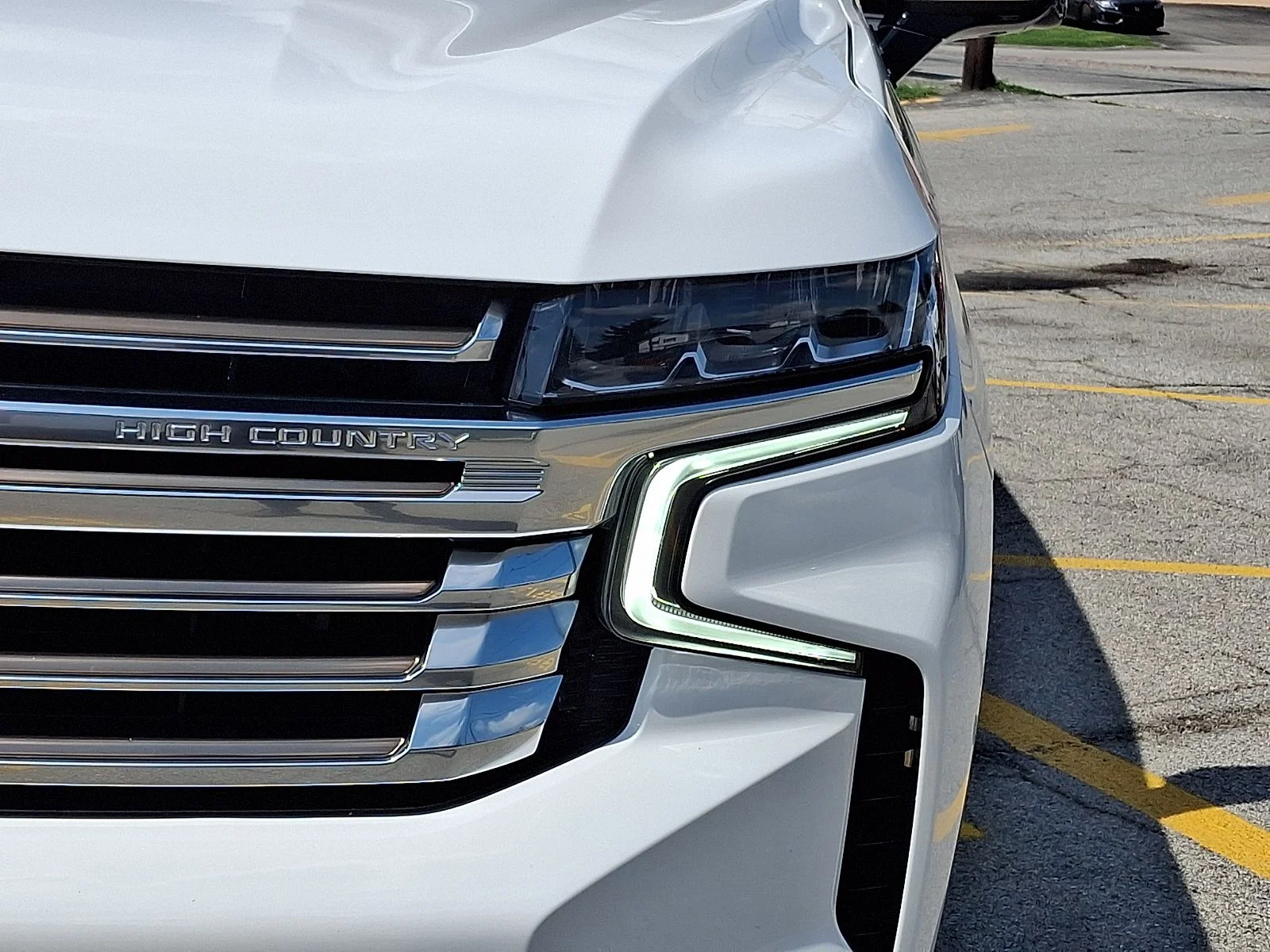 Used 2023 White Chevrolet High Country image 9