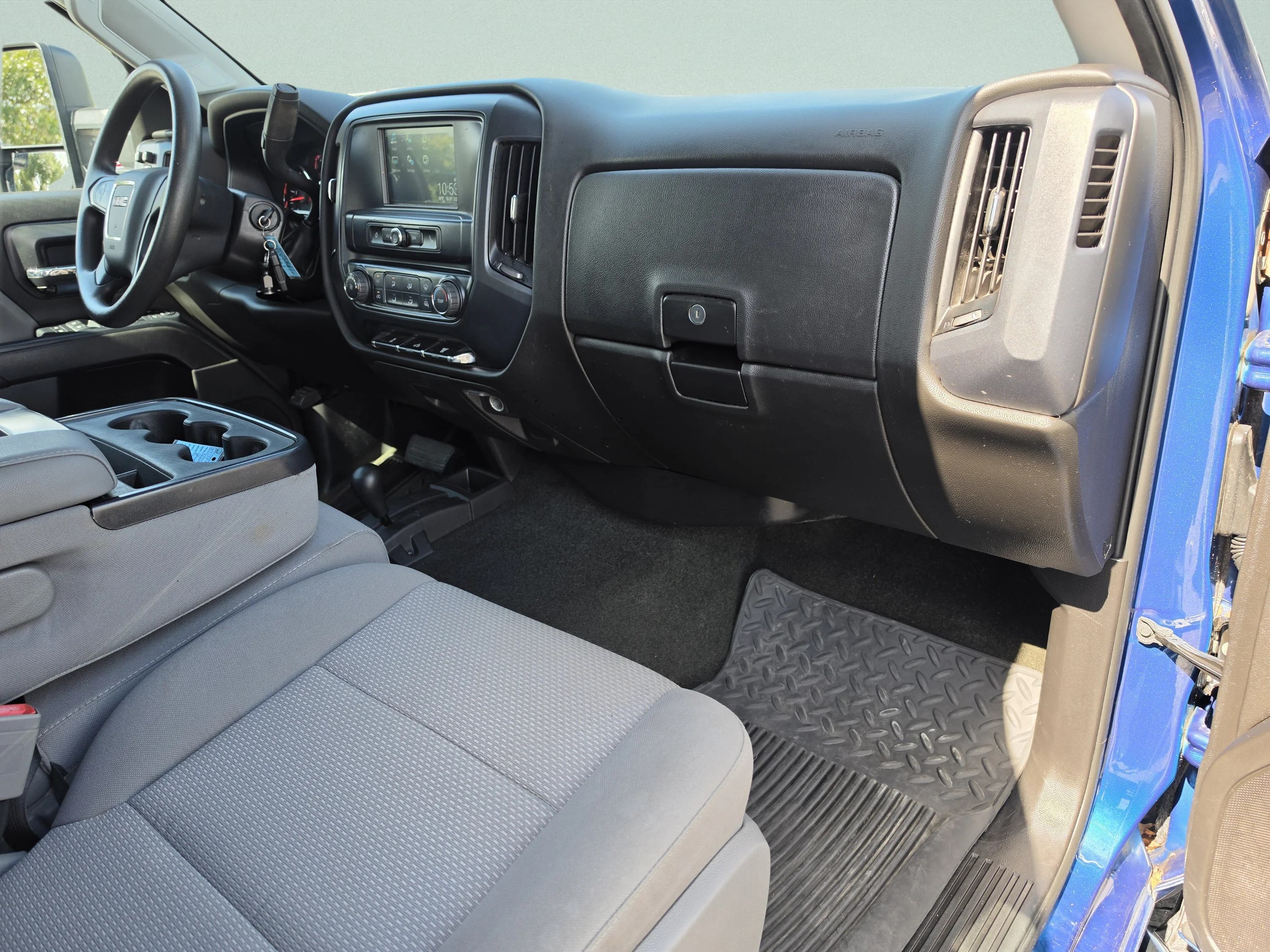 Used 2018 Stone Blue Metallic GMC Base image 17