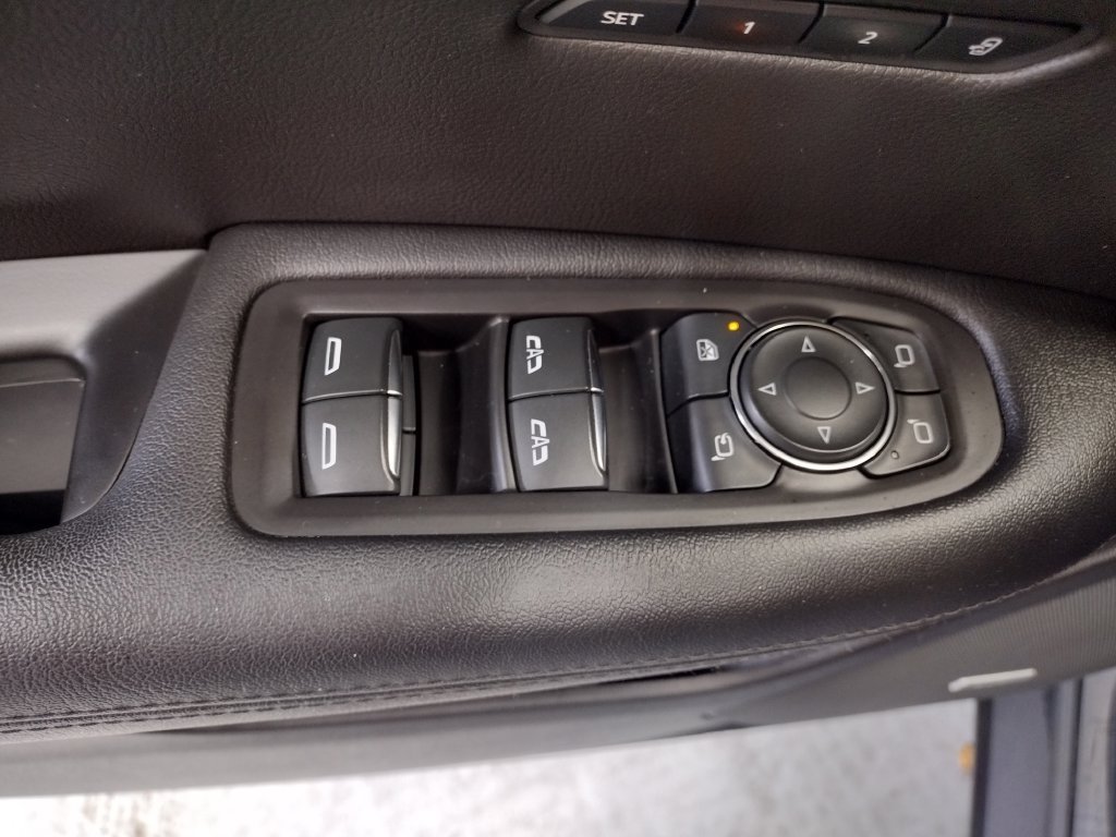 Used 2019  Cadillac Luxury image 36