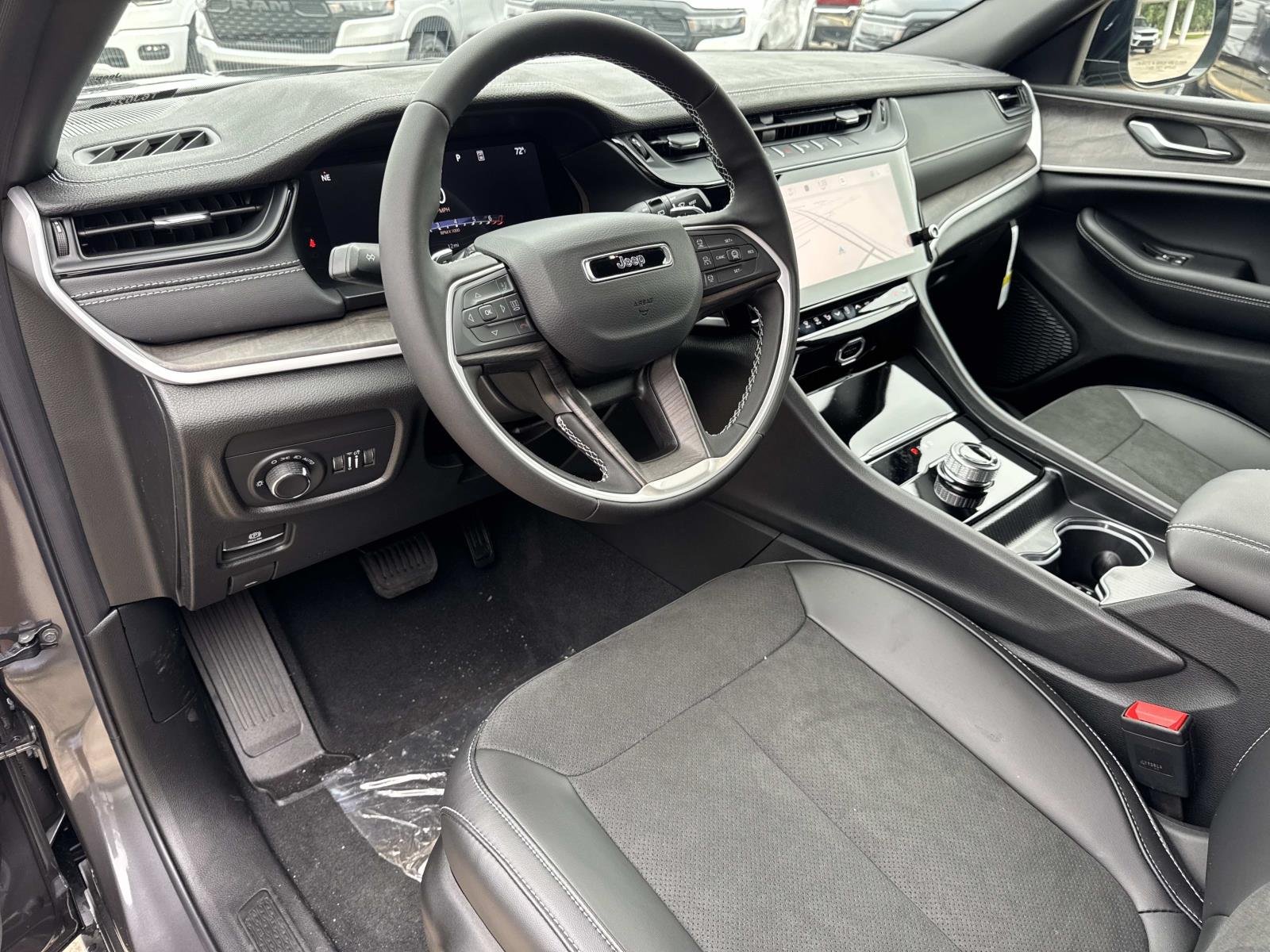 New 2026 Baltic Gray Metallic Clear-Coat Exterior Paint Jeep Laredo Altitude image 9