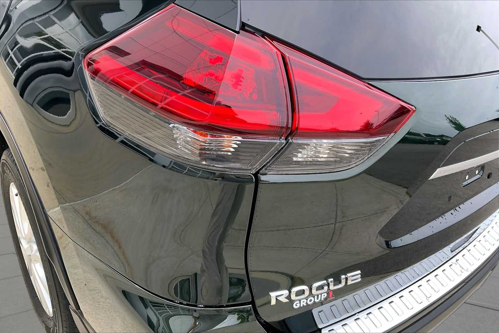 Used 2019 MIDNIGHT PINE M Nissan SV image 27