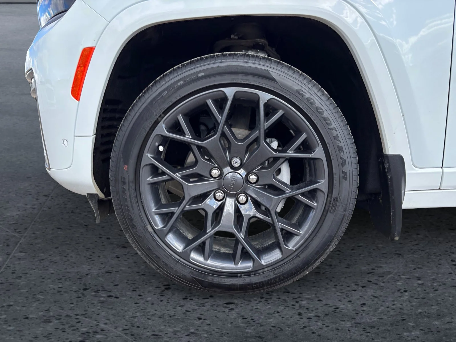 New 2026 Bright White Jeep Summit image 9