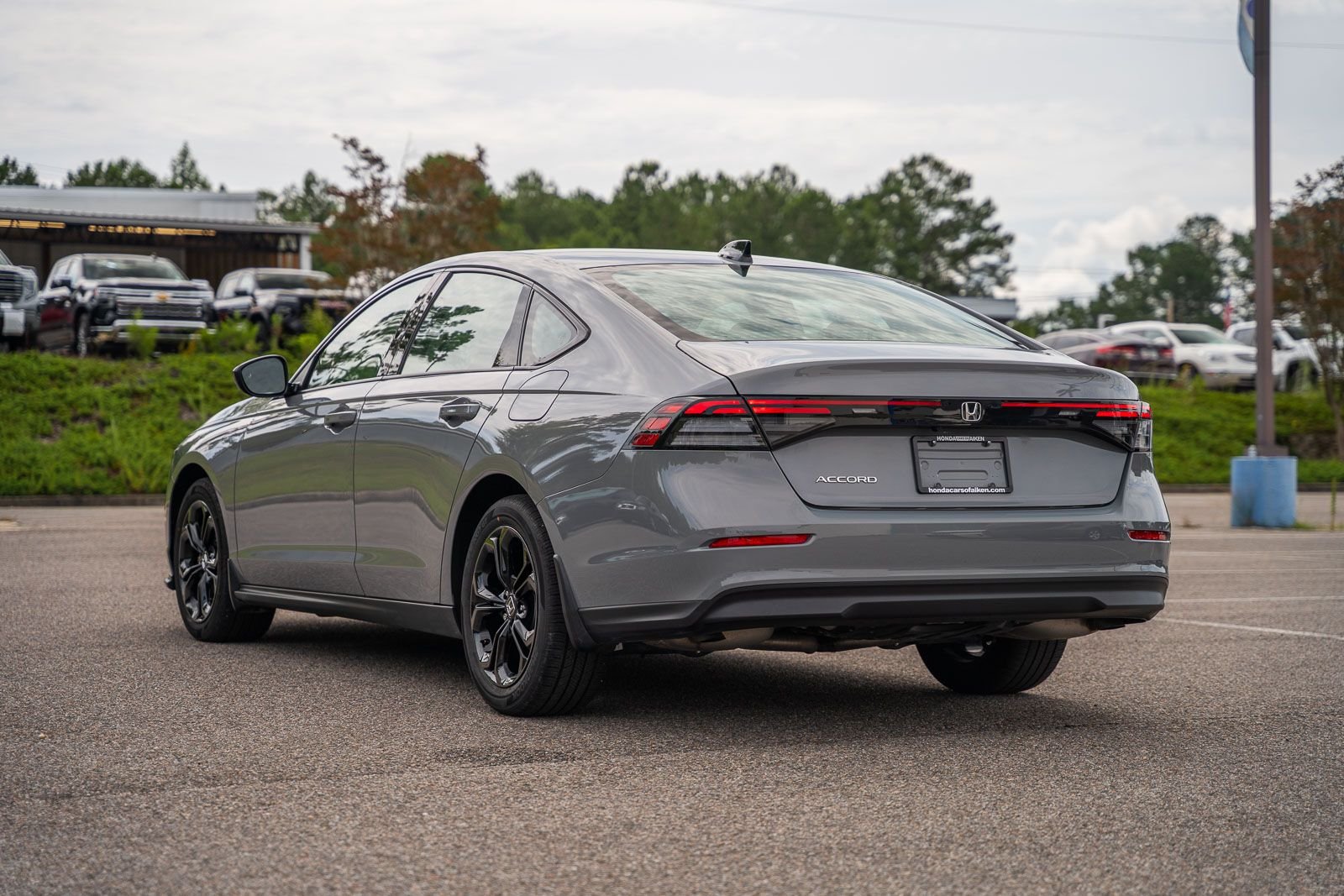 Used 2025 Gray Honda SE image 4