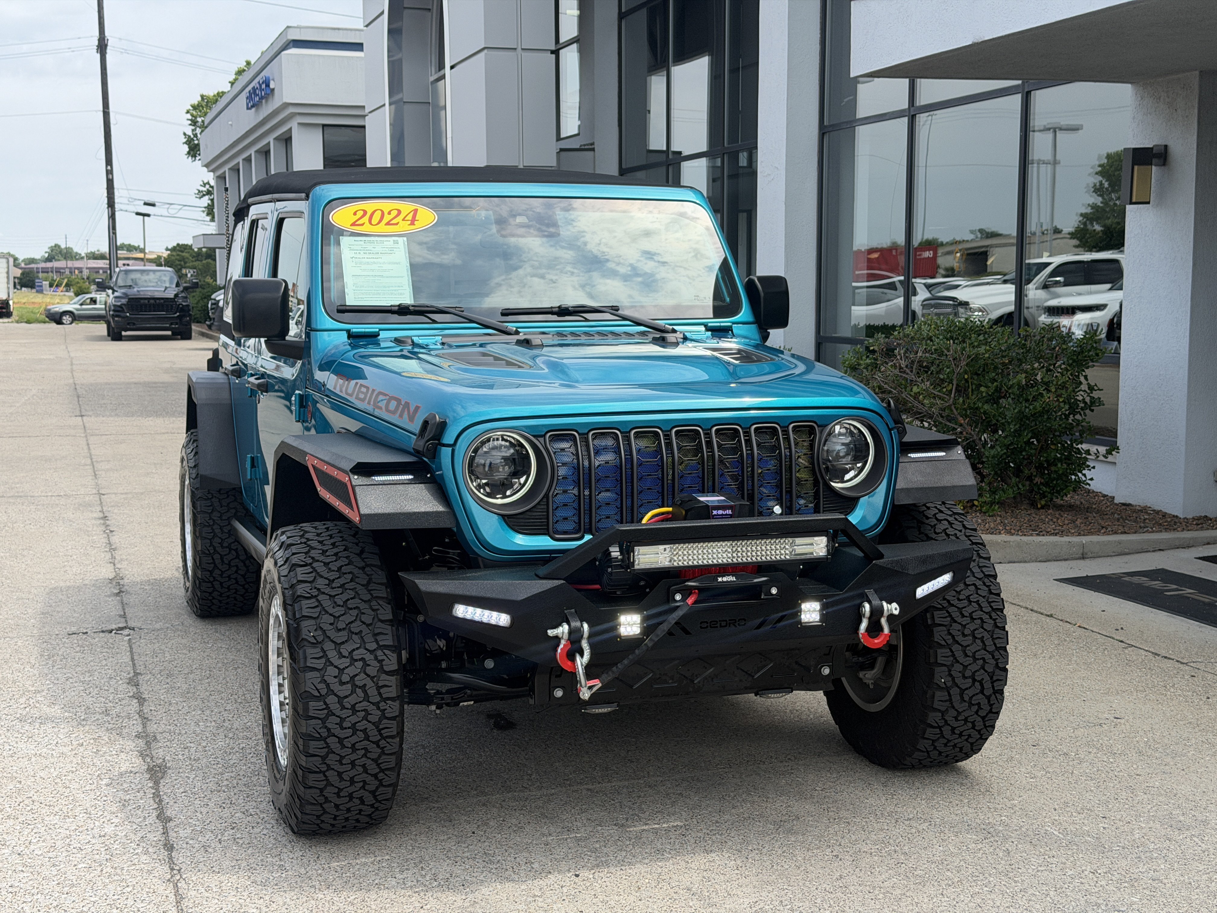 Used 2024 Bikini Pearl Coat Jeep Rubicon image 21