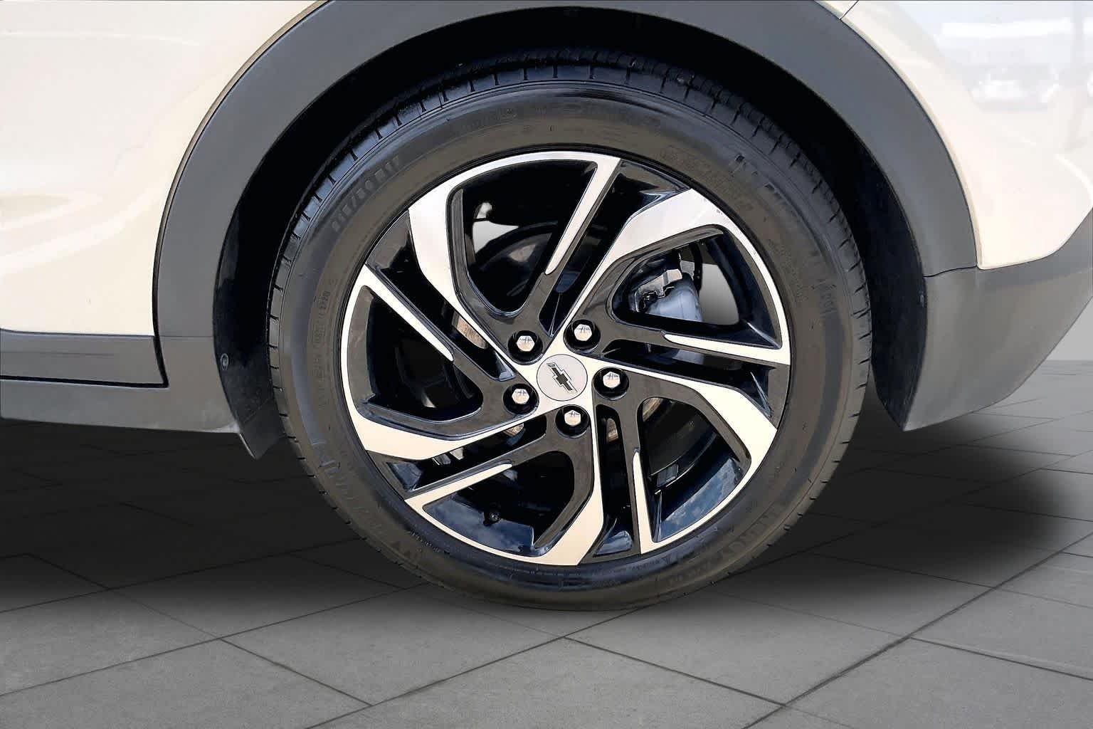 Used 2023 Silver Flare Metallic Chevrolet 2LT image 20