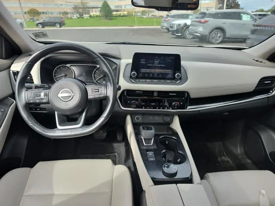 Used 2023 Pearl White Tricoat/Super Black Nissan SL image 3