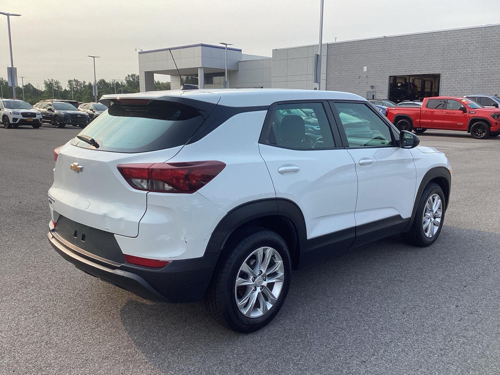 Used 2022 Summit White Chevrolet LS image 5