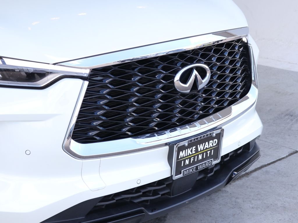 Used 2023 White INFINITI LUXE image 43