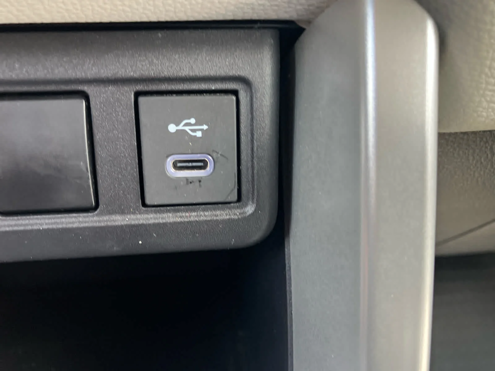 Used 2025 Celestite Toyota L image 24