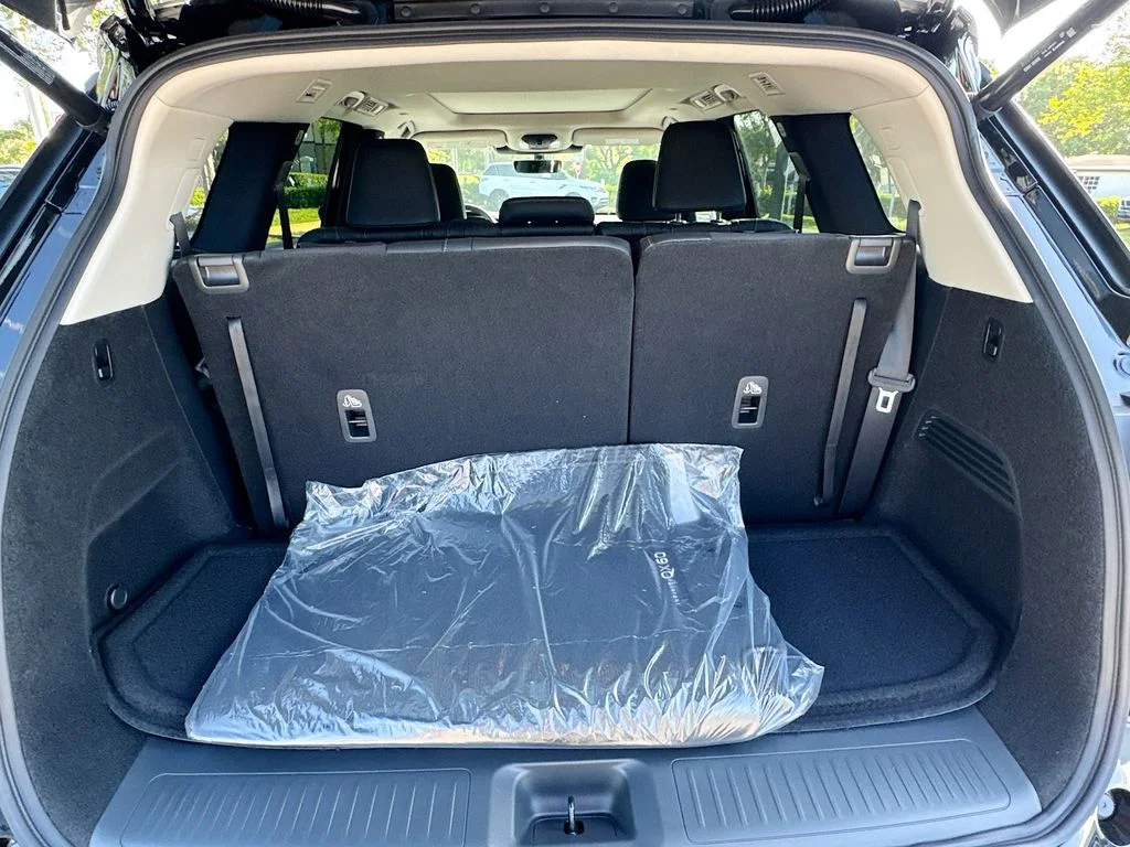 New 2027 MINERAL BLACK INFINITI Luxe FWD image 28