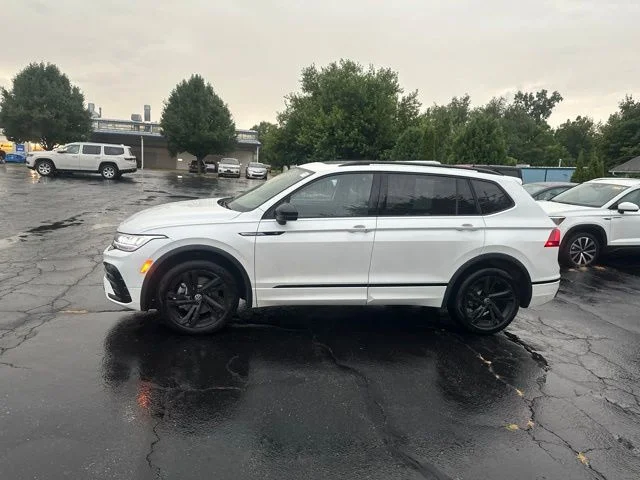 Used 2023 White Volkswagen 2.0T SE R-Line Black image 4