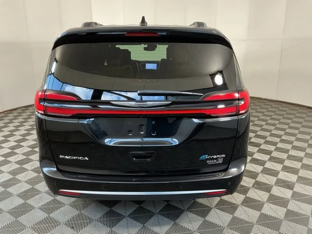 Used 2023 Black Chrysler Pinnacle image 9