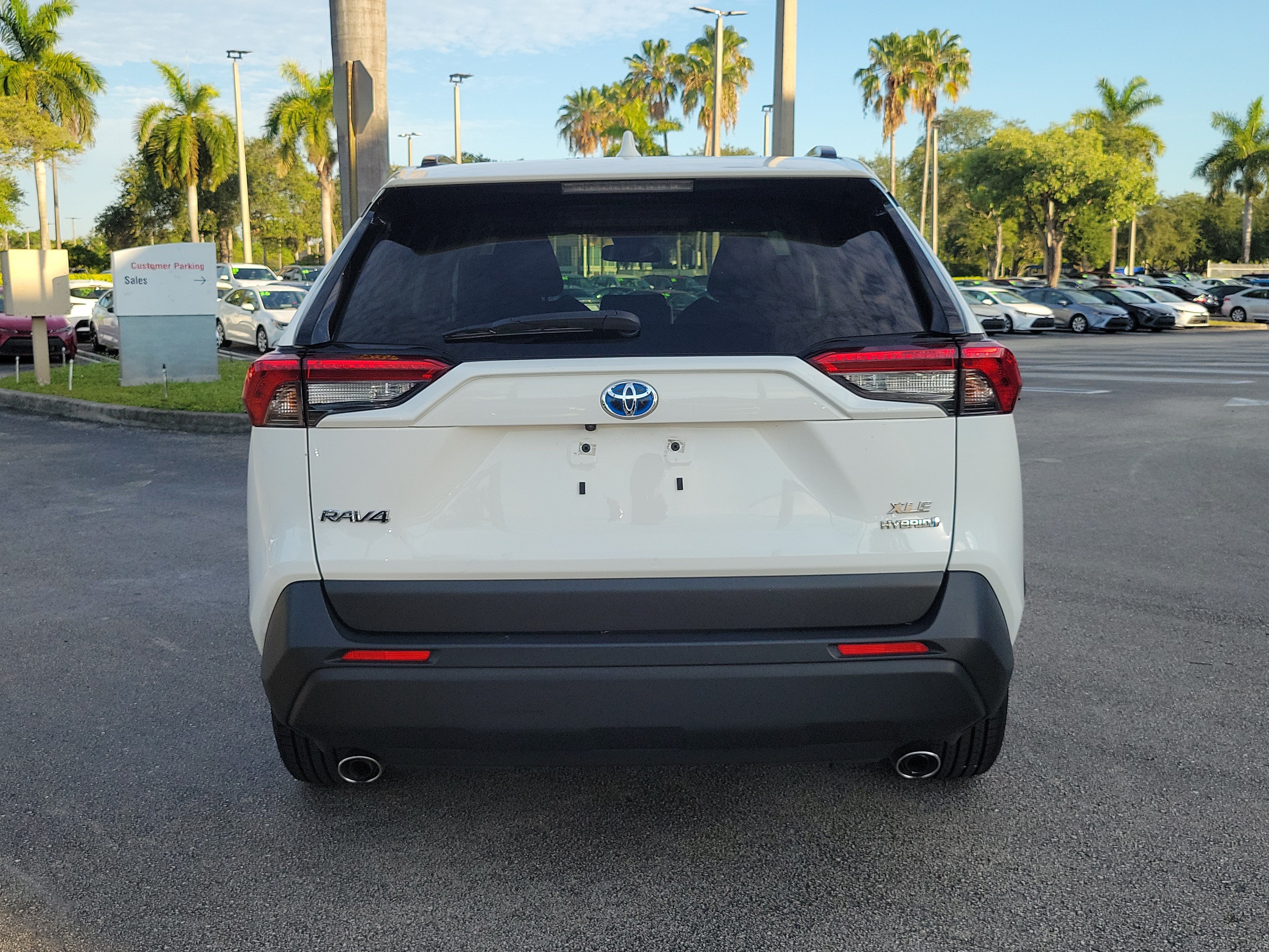 Used 2023 White Toyota Hybrid XLE image 5