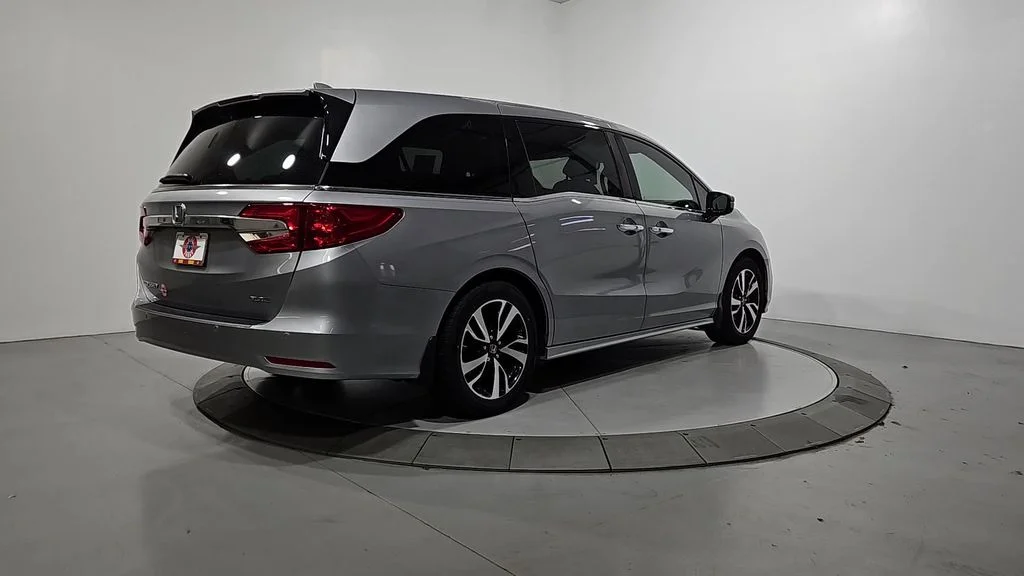 Used 2018 Pacific Pewter Metallic Honda Elite image 5