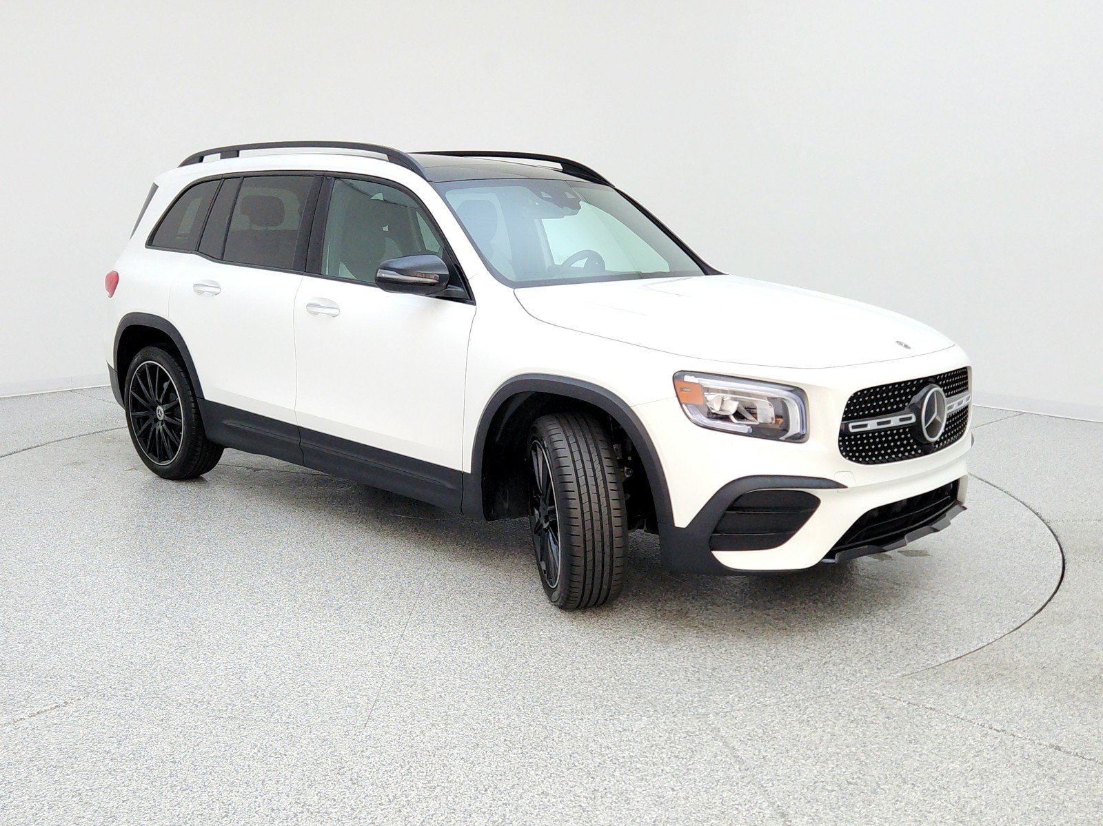 Certified Used 2022 Polar White Mercedes-Benz GLB 250 image 3
