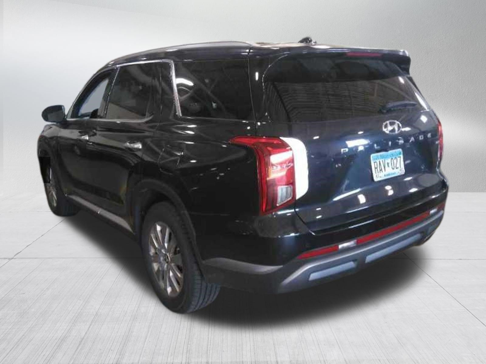 Used 2024 Moonlight Cloud Hyundai SEL 7P image 4