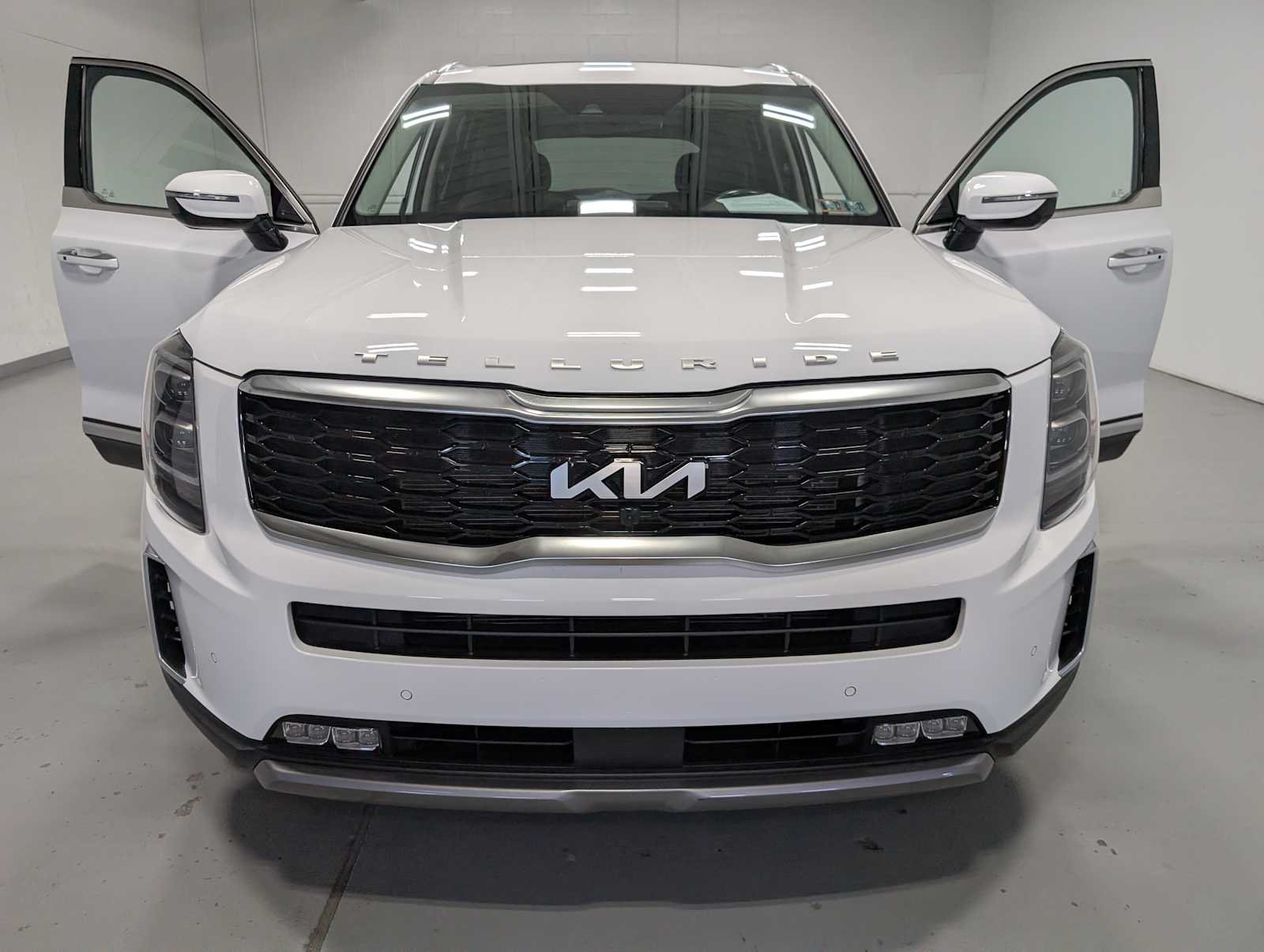 Used 2022 GLAC WHITE Kia SX image 15
