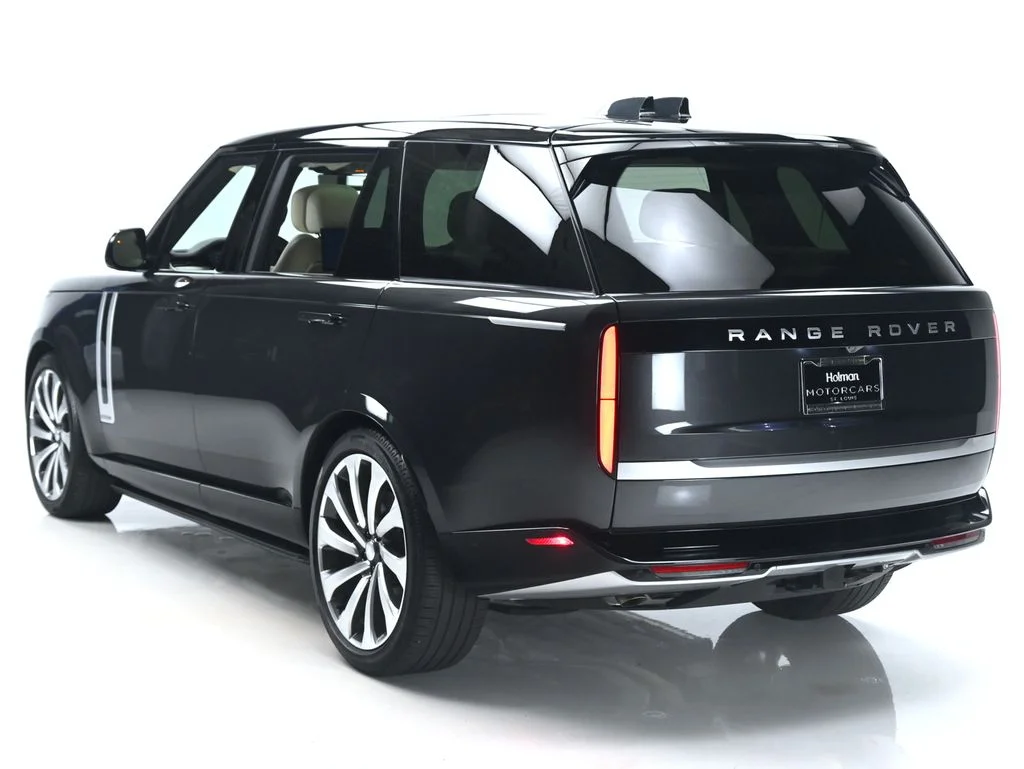 Used 2025 Borasco Gray Metallic Land Rover Autobiography image 4