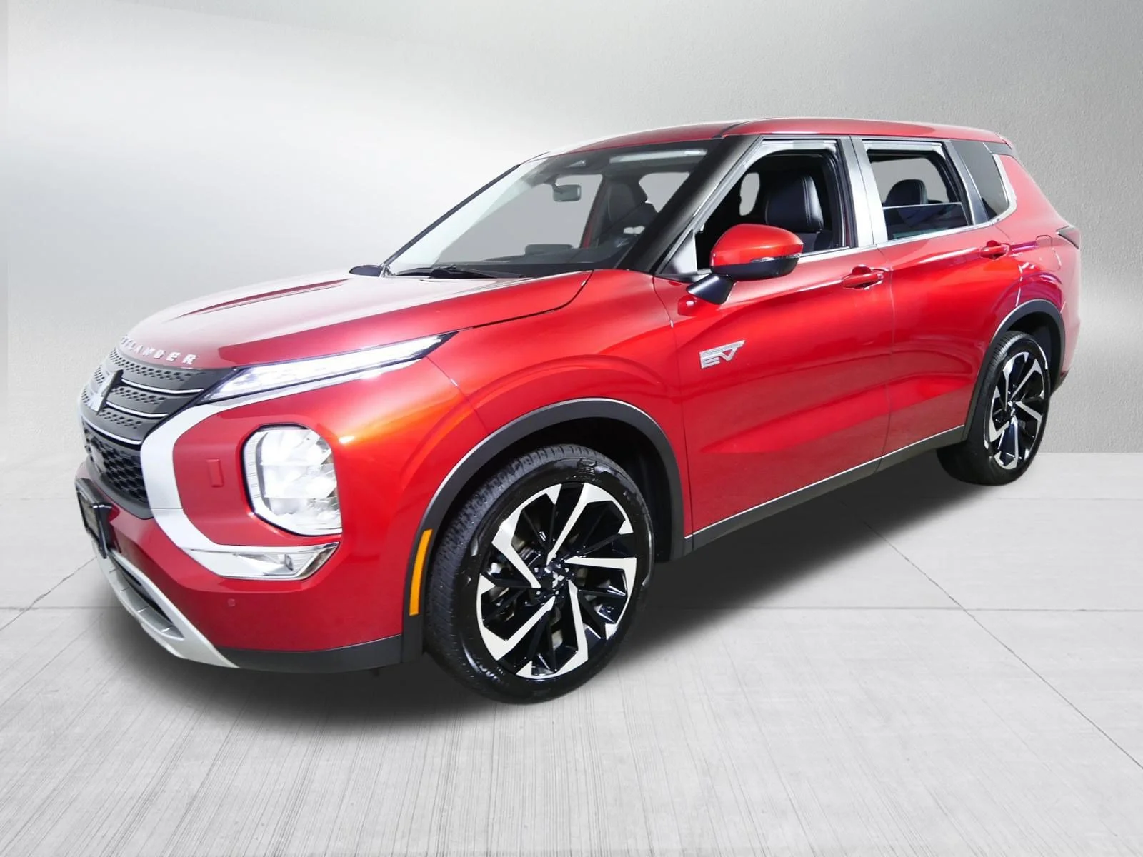 Used 2023 Red Diamond Mitsubishi SE image 3