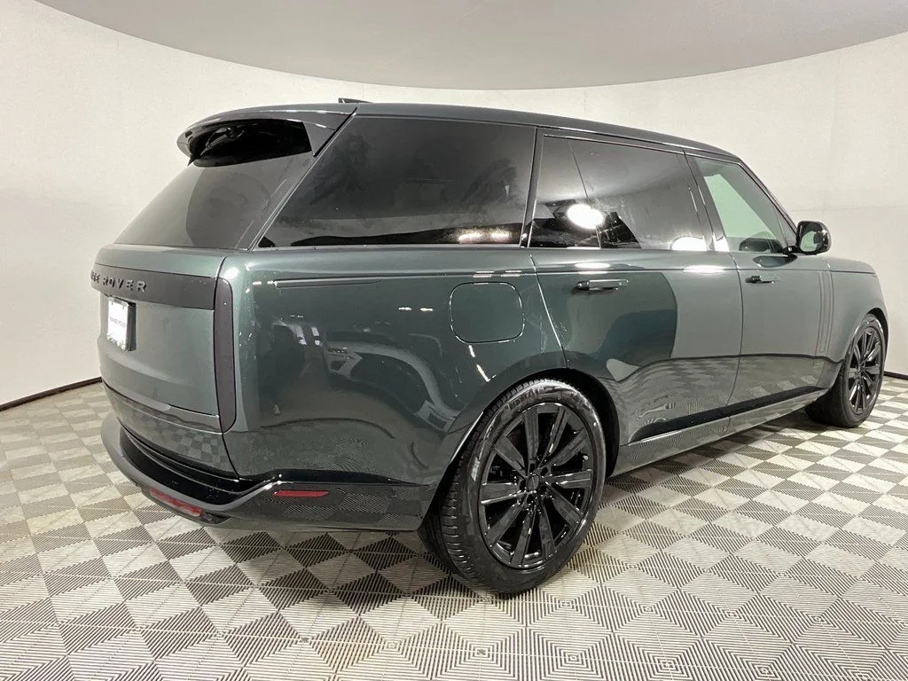 New 2026 Belgravia Green Land Rover Autobiography image 2