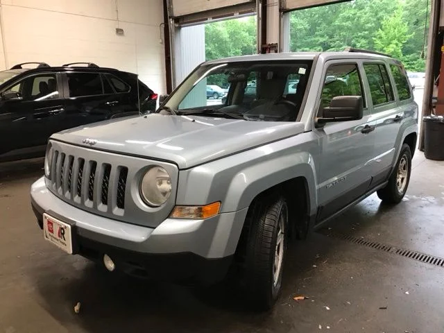 Used 2013 Beige Jeep Sport image 10