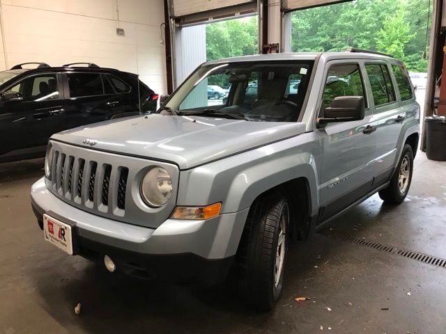 Used 2013 Beige Jeep Sport image 10