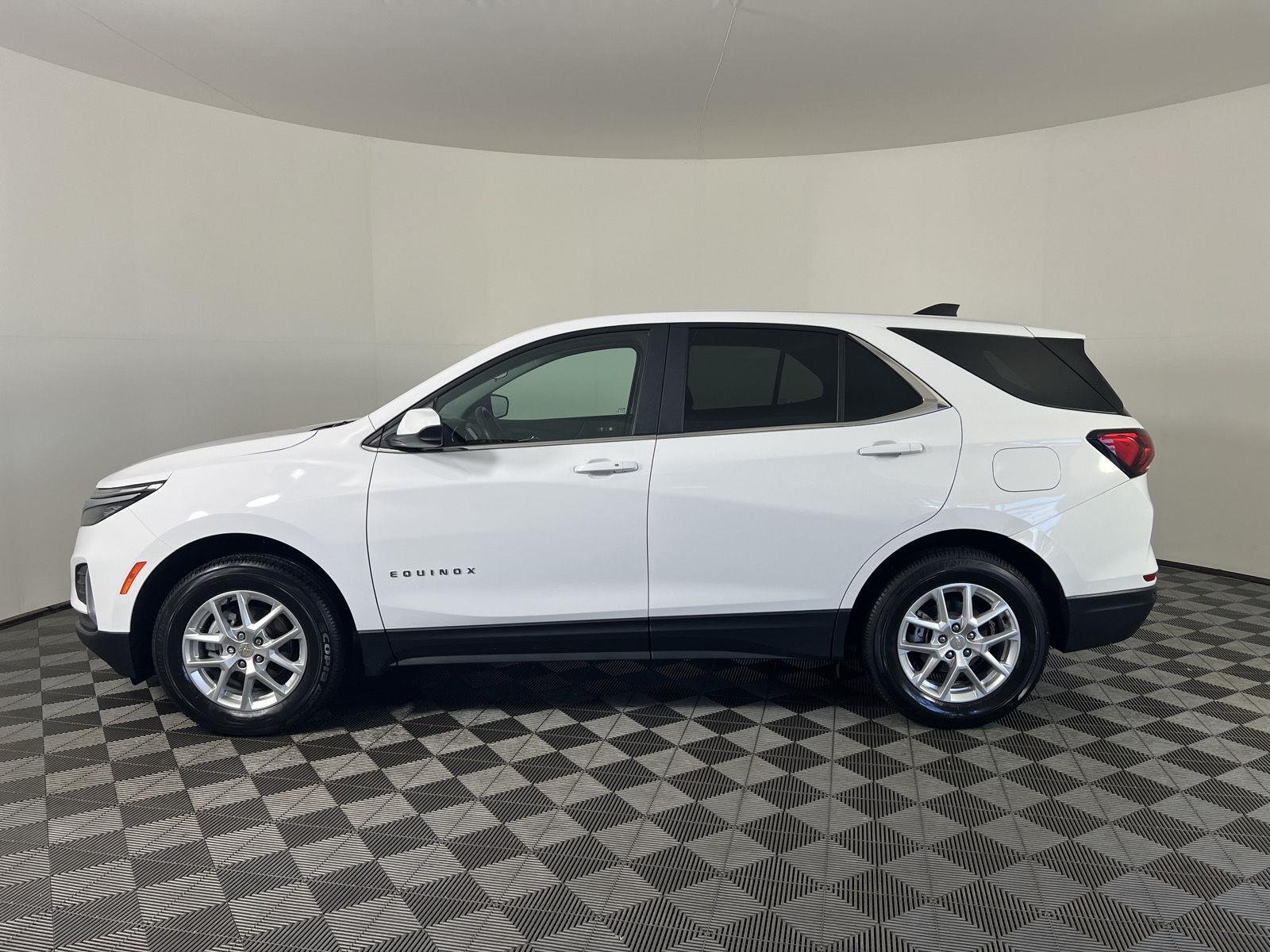 Used 2024 Summit White Chevrolet LT image 28