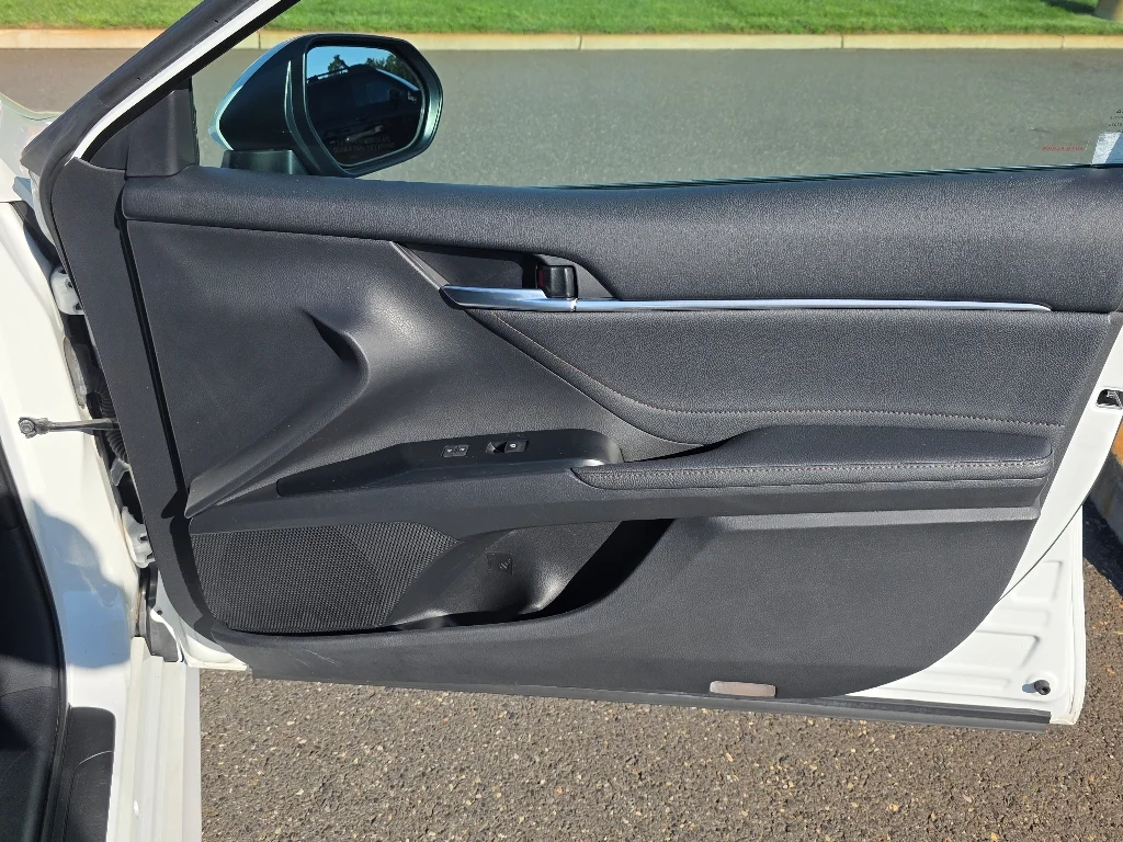 2018 Toyota Camry XLE - Photo 20