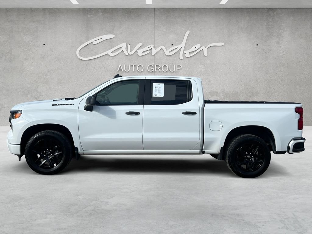 Used 2025 White Chevrolet Custom image 13