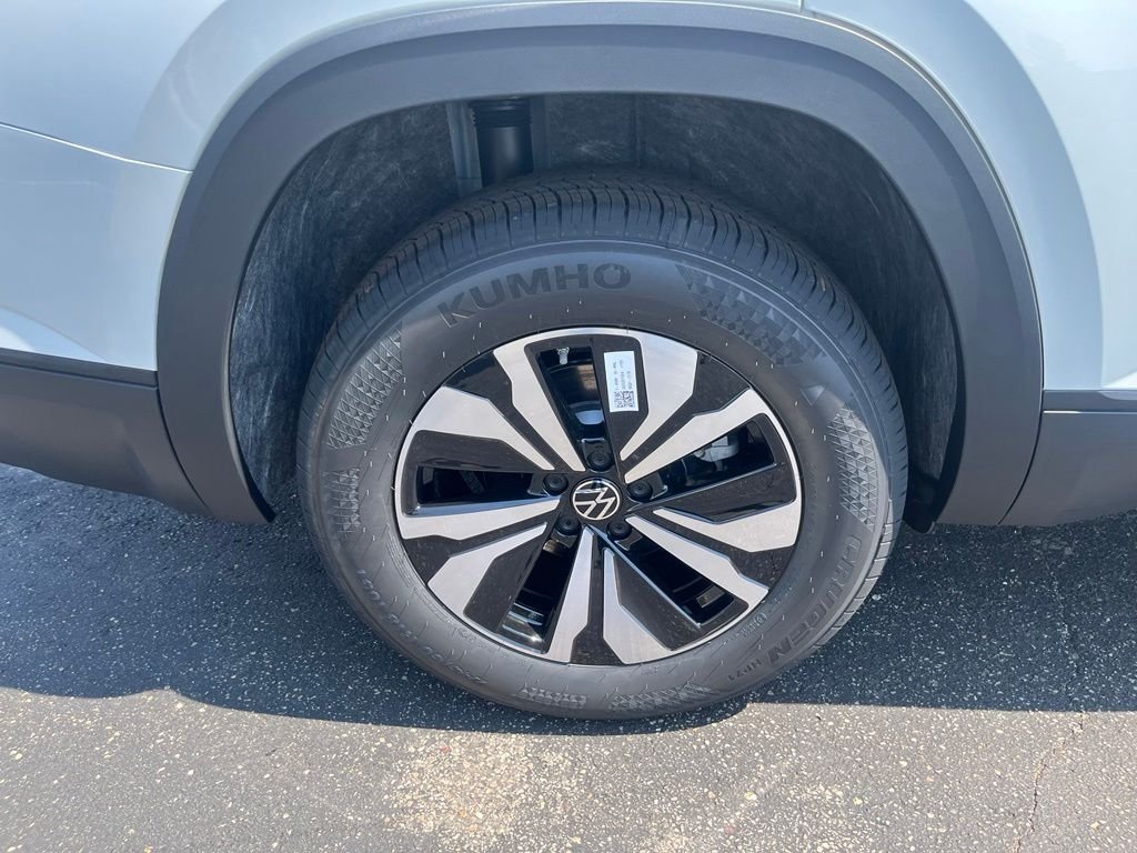 New 2026 White/off-white Volkswagen 2.0T SE image 29
