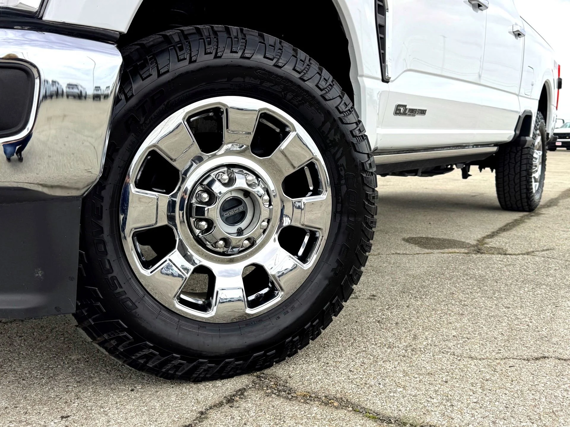 Used 2024  Ford King Ranch image 2