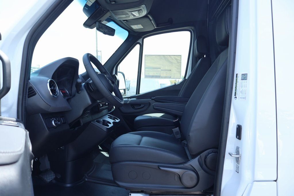New 2026 Arctic White Mercedes-Benz Cargo 170 WB image 5