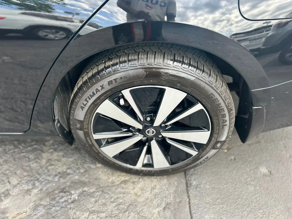 Used 2022 Black Nissan 2.5 SV image 35