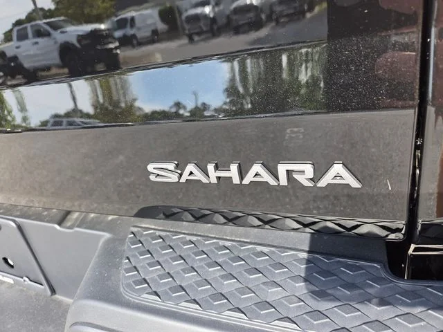 New 2026 Black Clear-Coat Exterior Paint Jeep Sahara image 12
